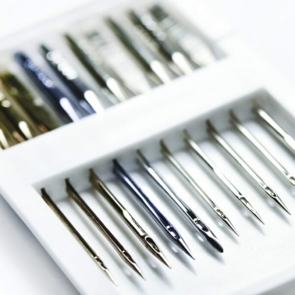 Set of needles to the machine;